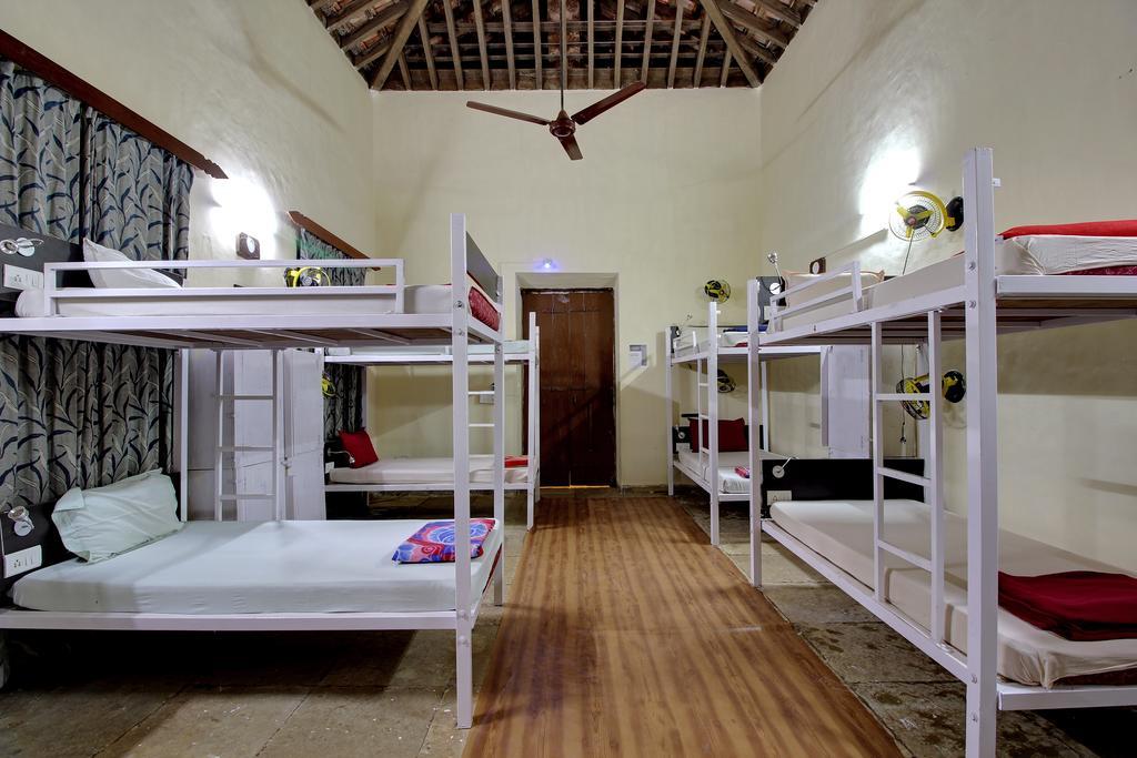 Zostel Goa Hostel กาลังกูติ ภายนอก รูปภาพ