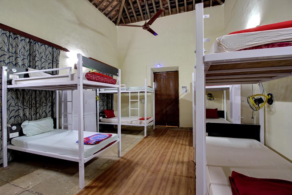 Zostel Goa Hostel กาลังกูติ ภายนอก รูปภาพ
