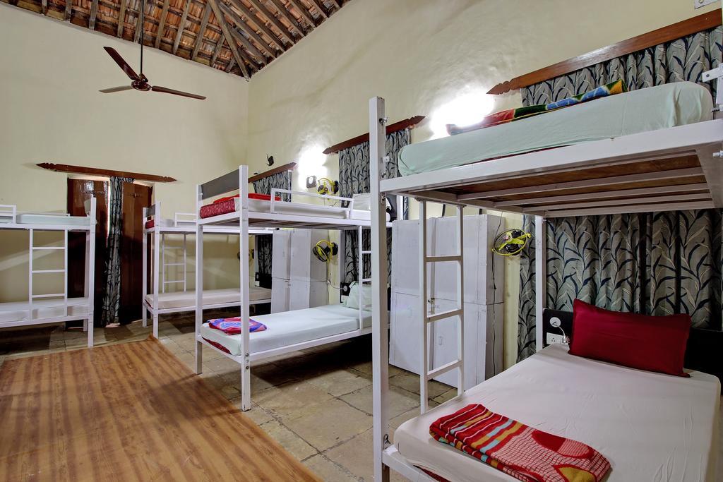 Zostel Goa Hostel กาลังกูติ ภายนอก รูปภาพ