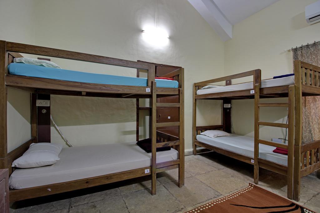 Zostel Goa Hostel กาลังกูติ ภายนอก รูปภาพ