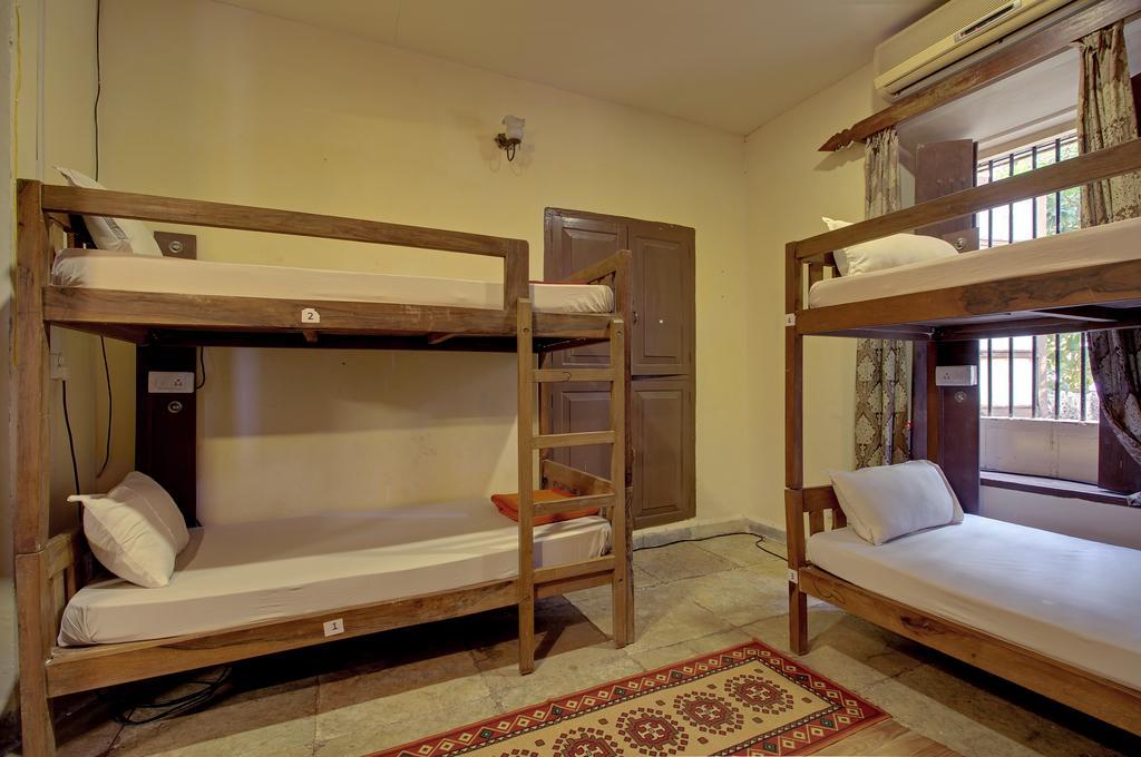 Zostel Goa Hostel กาลังกูติ ภายนอก รูปภาพ